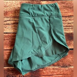 Lululemon play off the pleats shorts. Teal. Sz 10.